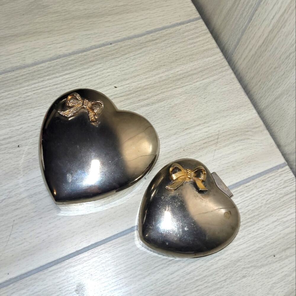 Lot Of 2 Vintage Silver Plated Heart Shaped Felt Lined Trinket Boxes With Bows